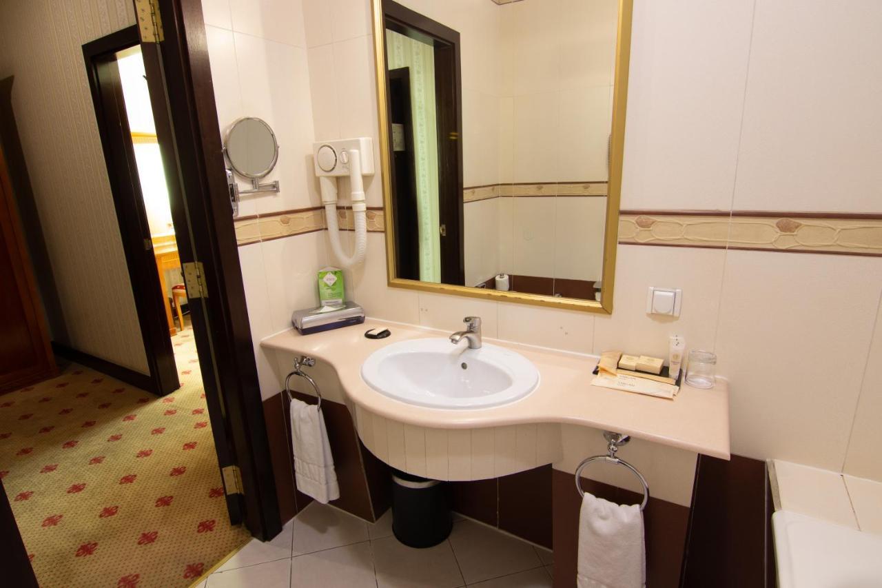 Grand Tien Shan Hotel Almaty Eksteriør bilde