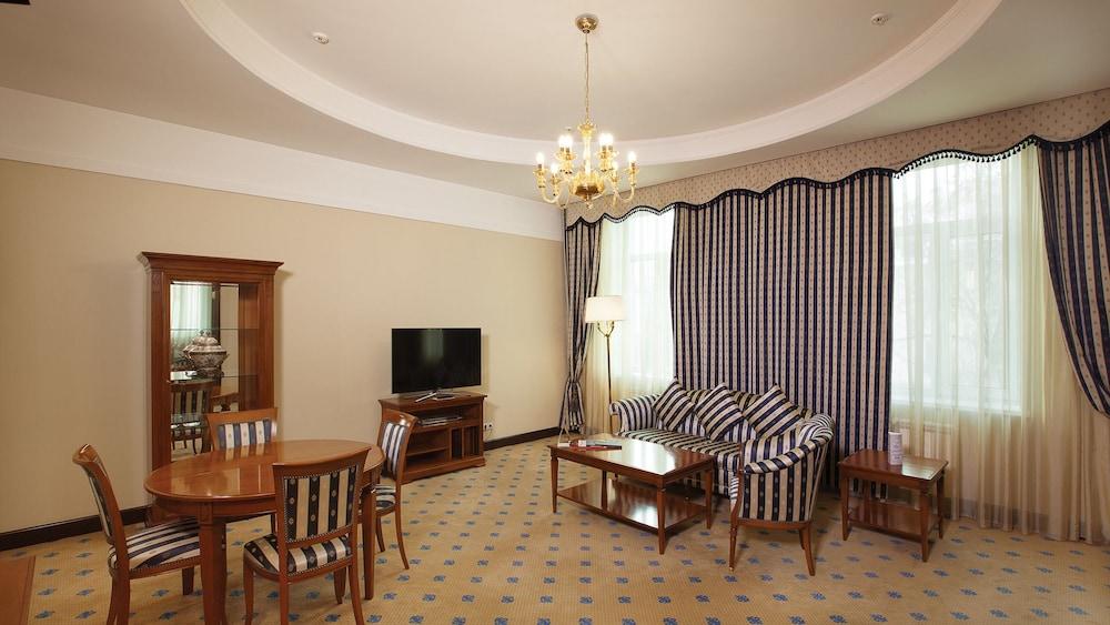 Grand Tien Shan Hotel Almaty Eksteriør bilde