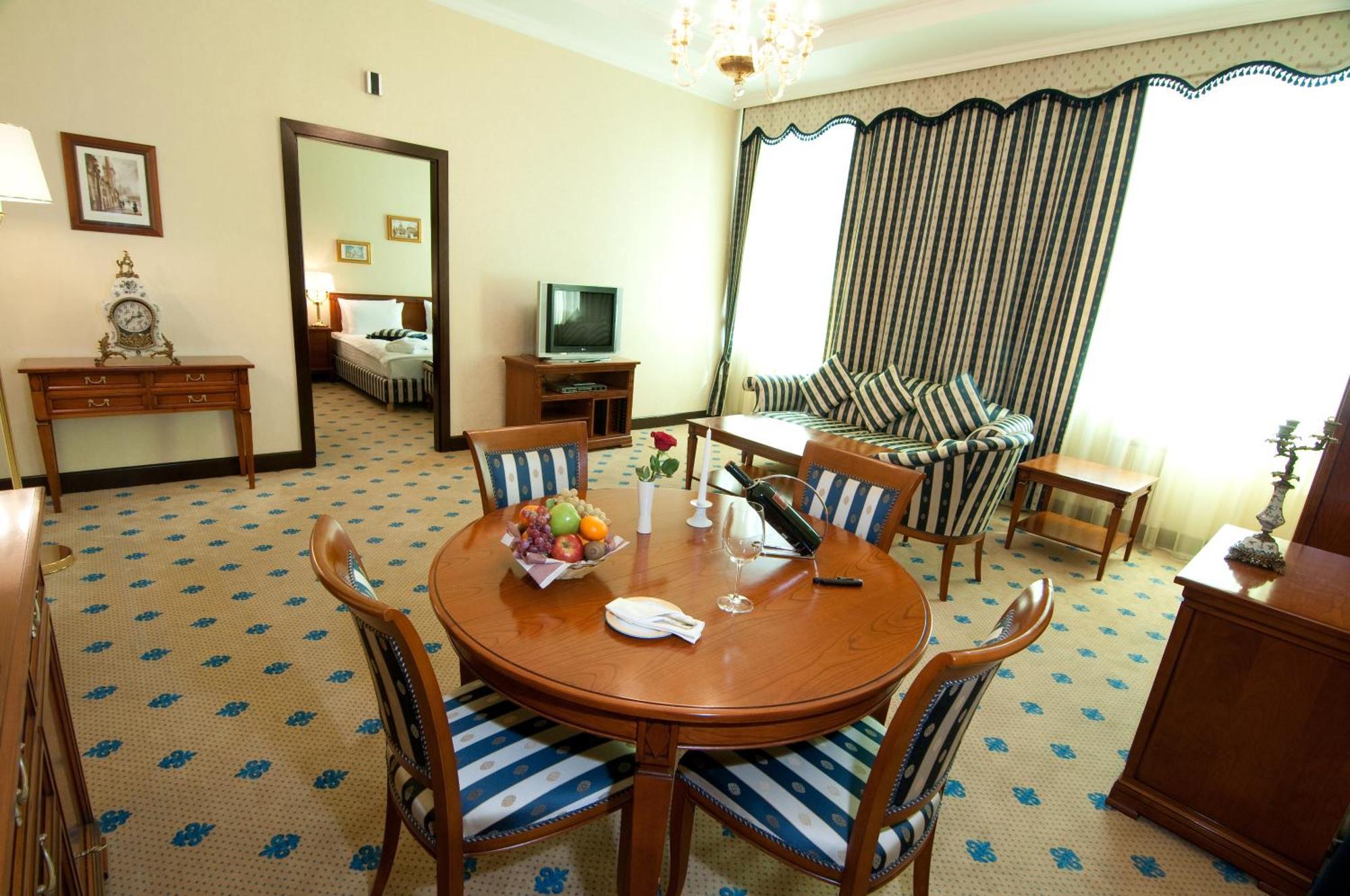 Grand Tien Shan Hotel Almaty Eksteriør bilde
