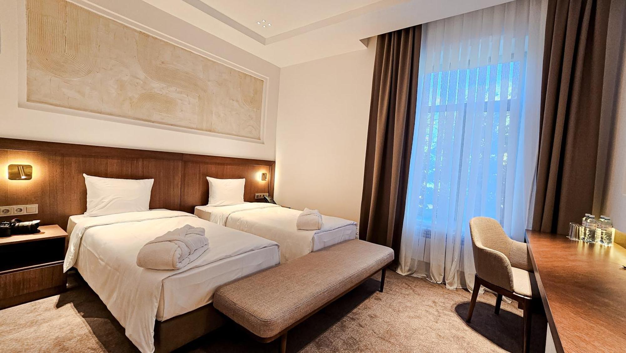 Grand Tien Shan Hotel Almaty Eksteriør bilde