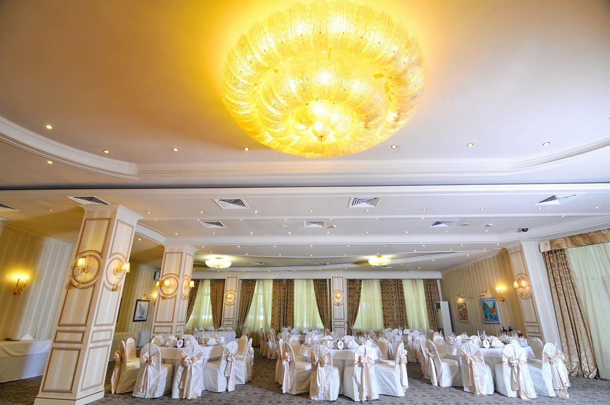 Grand Tien Shan Hotel Almaty Restaurant bilde